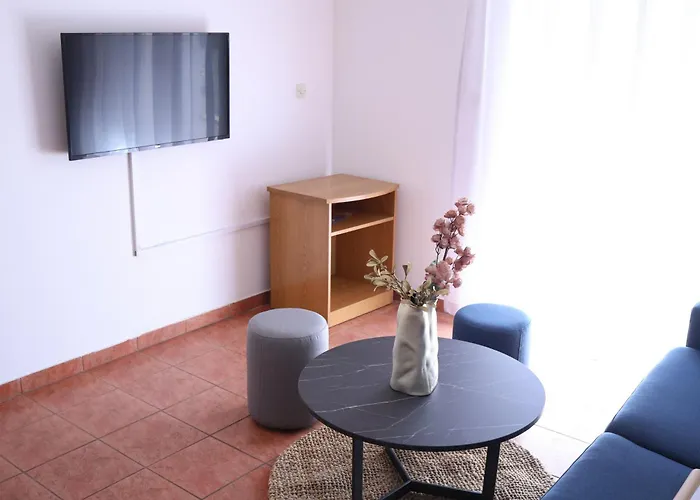 Ξενοδοχείο Artena 3*